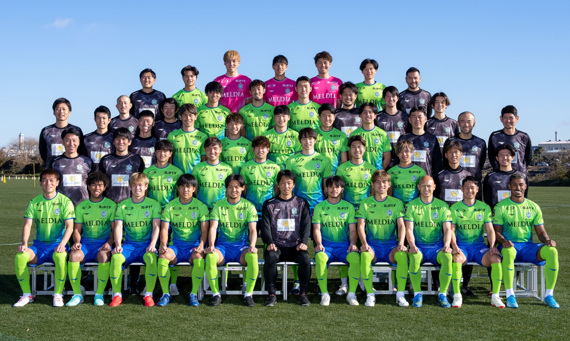 PENALTY 湘南ベルマーレ ウィンドブレーカー 青・黒・黄 湘南ベルマーレ ウィンドブレーカー（湘南ベルマーレウインド